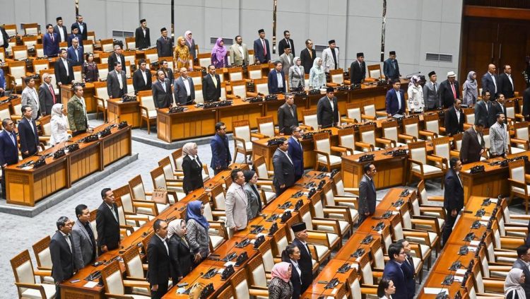 Perbandingan Gaji Anggota DPR RI dengan Gaji Negara Lain