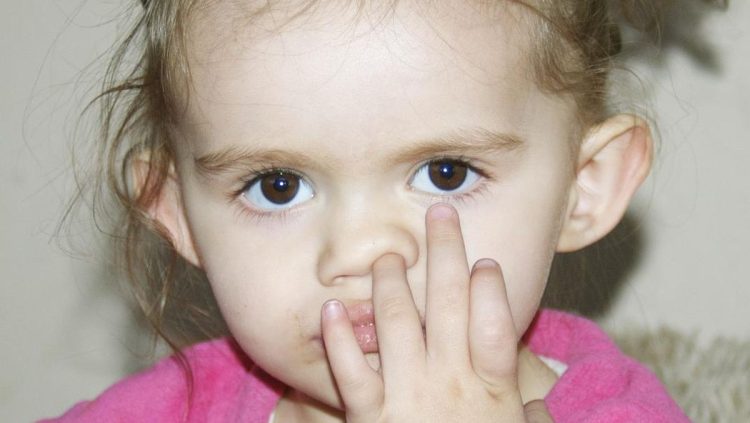 Bahaya Kebiasaan Mengupil yang Dapat Menyebarkan Penyakit