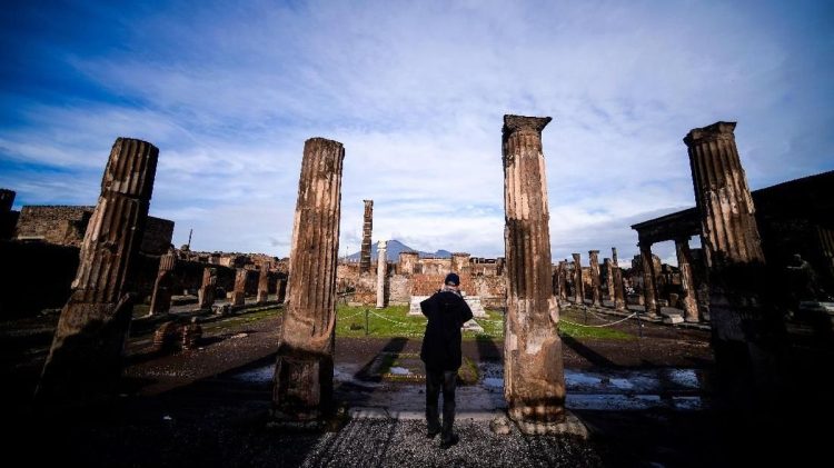 Turis yang Mencuri 6 Batu Kuno dari Situs Pompeii Terancam 6 Tahun Penjara