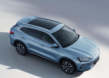 Kejadian Langka, Mobil Listrik Tersambar Petir Sampai Tiga Kali