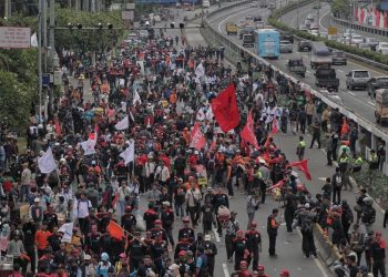 Massa Buruh Demo di Jalan Tol, Jasa Marga Alihkan Lalu Lintas