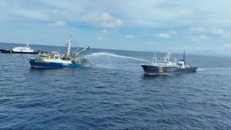 KKP Tangkap Kapal Asing Pemburu Ikan Besar di Laut Papua