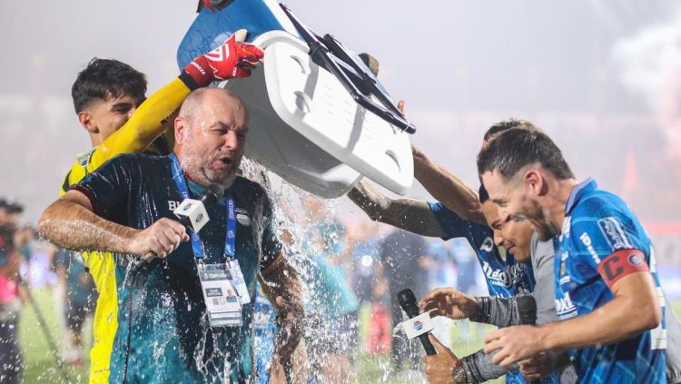 Bojan Puas Kluivert Memilih Marc Klok Menjadi Pemain Utama