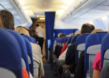 Amankah Naik Penerbangan Malam Hari? Pertimbangkan Hal Ini