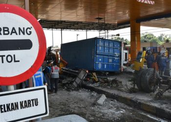 Truk Rem Blong Kembali Terjadi, Menyeruduk Gerbang Tol Ciawi
