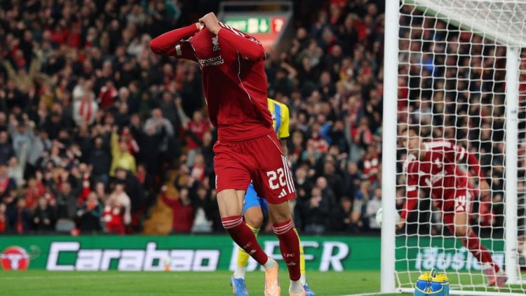 Ekitike Minta Maaf Usai Mendapat Kartu Merah yang Kontroversial