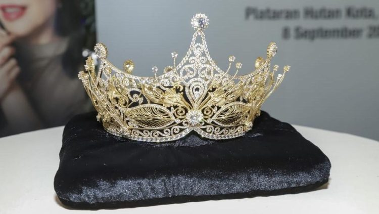 Mahkota Tenang dan Elegan Miss Universe Indonesia 2025