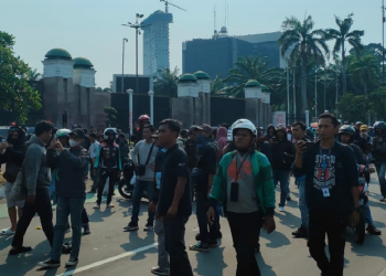 Ratusan Orang Penuhi Jalan Pangeran Jayakarta Bekasi Hingga Dini Hari