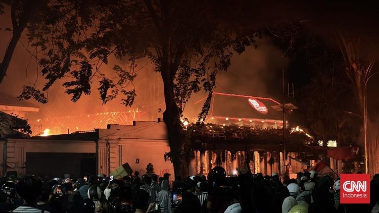 Perbaikan Gedung Grahadi Terbakar Akibat Demo Memerlukan Dana Rp9 Miliar