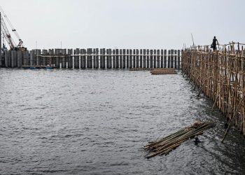 KKP Sampaikan Tanggul Beton di Laut Cilincing Bukan Giant Sea Wall