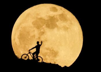 Gerhana Bulan Total di Indonesia Malam Ini Hingga Senin Pagi, Cek Jadwalnya