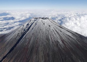 Pria Usia 102 Tahun Pecahkan Rekor Mendaki Puncak Gunung Fuji