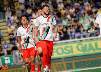 Suporter NEC Membuat Calvin Verdonk Terharu Saat Perpisahan