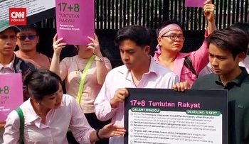 Tuntutan Rakyat 17 dan 8 Diserahkan oleh Influencer ke DPR