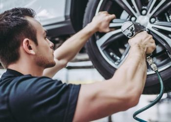 Bahaya Tekanan Ban Mobil yang Terlalu Tinggi