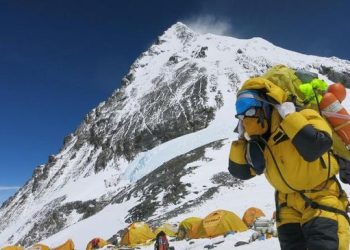 500 Pendaki Terjebak di Gunung Everest Akibat Cuaca Sangat Ekstrem