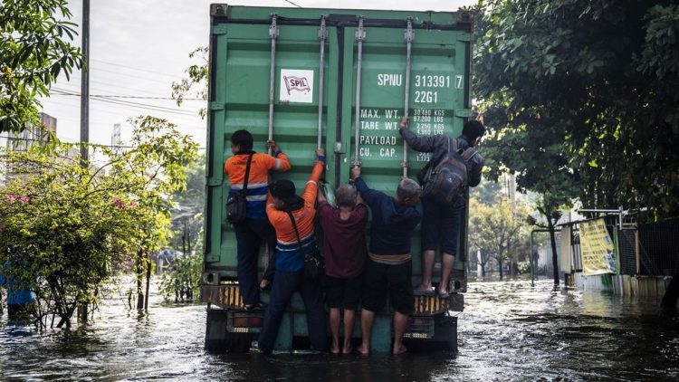 Satgas Khusus Pompanisasi Didirikan BNPB untuk Atasi Banjir di Semarang