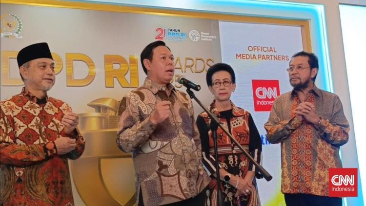 Daftar Penerima DPD Award 2025 Termasuk Khofifah Indar Parawansa