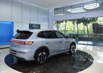 Jaring Konsumen Langsung di Pusat Perbelanjaan oleh Geely