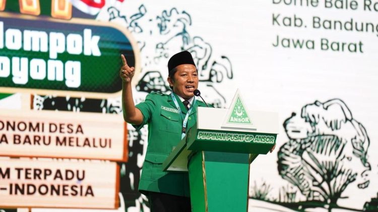 Luncurkan Gerakan Ekonomi Rakyat untuk Kampung Peternak Ayam