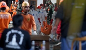 Ponpes Diliburkan, Santri Ditempatkan Sementara di Tenda