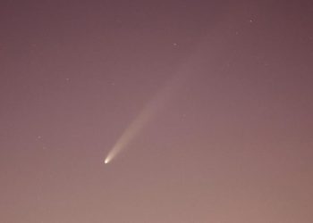 Dua Komet Akan Melintasi Bumi Bulan Ini, Cari Tahu Cara Menyaksikannya