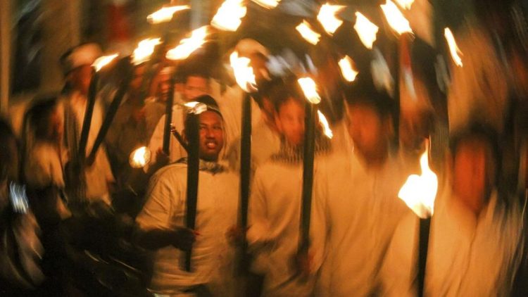 Pengurus Viral Santri Berpartisipasi Dalam Ngecor Ponpes Lirboyo Amal Jariyah