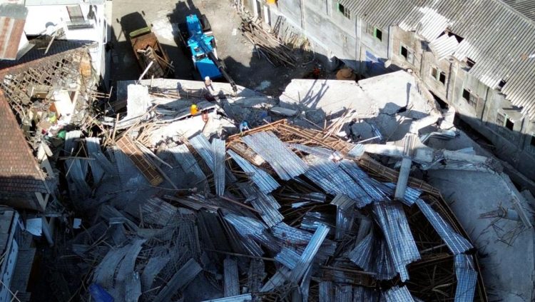 Proses Hukum Gedung Ponpes Sidoarjo Ambruk Dijanjikan Kapolda Jatim