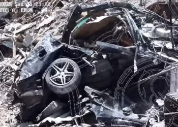 Harga Mobil Mercy Ringsek di Reruntuhan Ponpes Al Khoziny