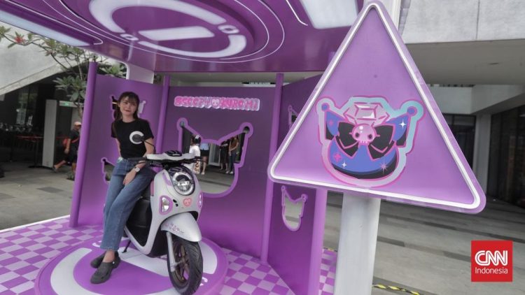 Scoopy Bertema Karakter Anime Kuromi