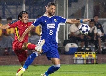 Kartu Merah Luciano, Persib Menang 1-0