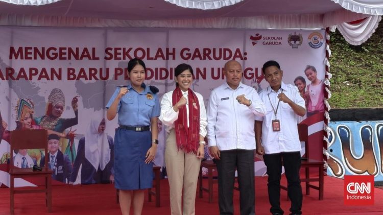 Perkenalan Sekolah Garuda oleh Menkominfo di Ambon