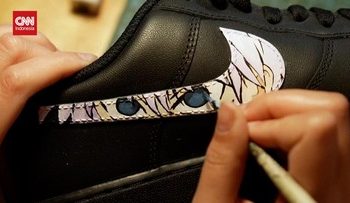 Kisah Wanita Jerman Pelukis Sepatu Dilirik Pemain Sepak Bola Terkenal