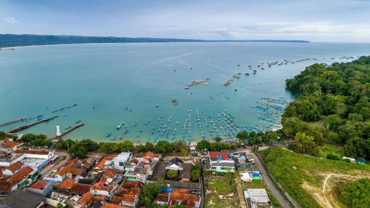 Pilu Ratusan Wisatawan Telantar di Pangandaran Setelah Bayar Liburan