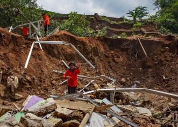 Dua Orang Meninggal dan 21 Hilang dalam Operasi Pencarian