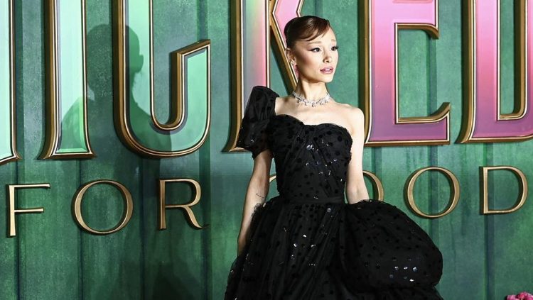 Pria yang Menggenggam Ariana Grande di Singapura Ditetapkan Sebagai Tersangka