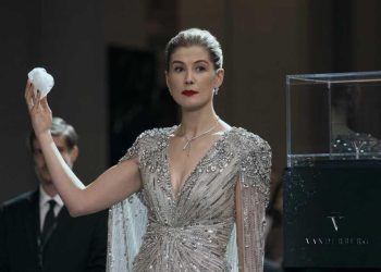 Kritikus Apresiasi Peran Rosamund Pike dalam Film Now You See Me: Now You Don’t
