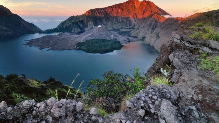 Harga Tiket Masuk Gunung Rinjani Naik Mulai 3 November 2025, Berikut Daftarnya