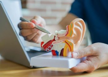 Keluarkan Kotoran Telinga Dengan Lima Cara Mudah dan Aman