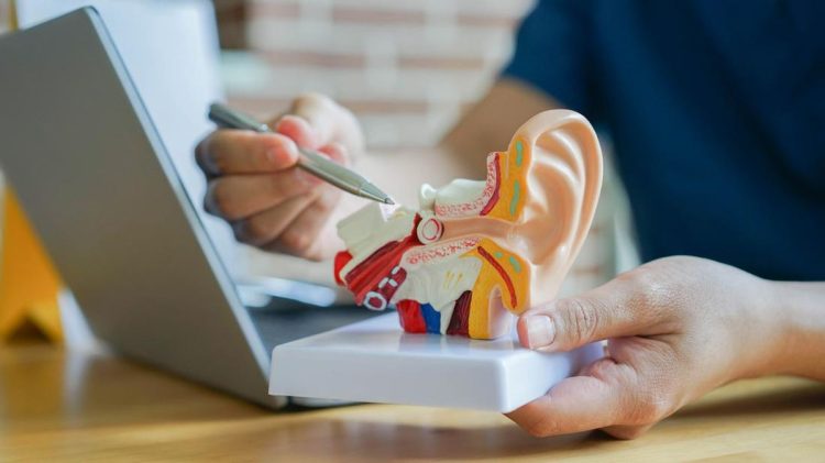 Keluarkan Kotoran Telinga Dengan Lima Cara Mudah dan Aman