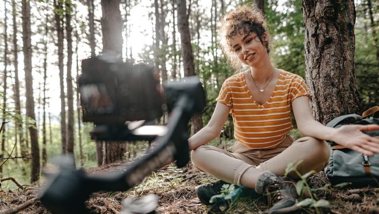 Komdigi Kaji Kewajiban Sertifikasi untuk Influencer di China