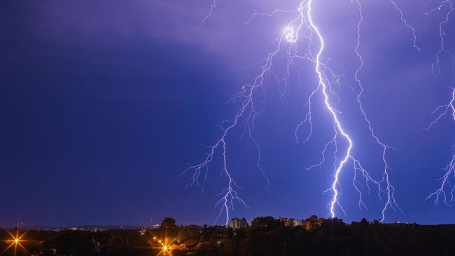 Kisah Tragedi Petir Berbahaya yang Merenggut Nyawa di Depok Selama Bertahun-tahun