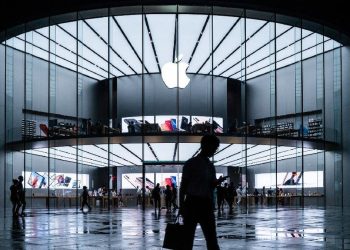 Desain Khusus iPhone, Kamera Selfie Disembunyikan