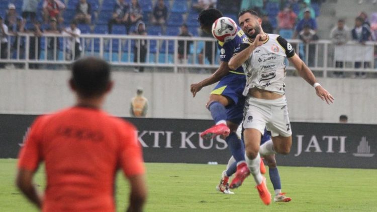 Reaksi Pelatih usai Kemenangan atas Arema dan Soroti Keributan Antar Pemain
