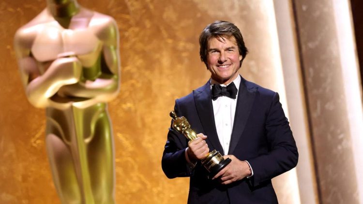 Tom Cruise Raih Piala Oscar Pertama Setelah Menanti Lama