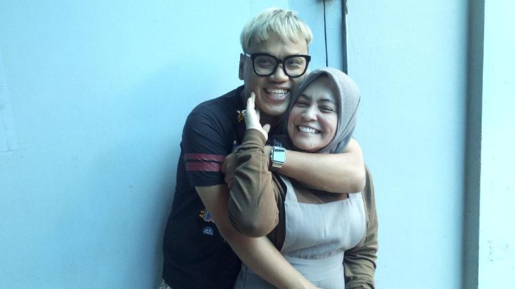 Video Hoax Astrid Kuya Dituduh Tak Berdiri Saat Lagu Indonesia Raya