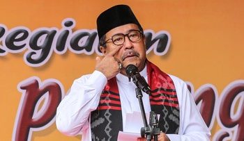 Rano Karno Pastikan Perbaikan Tanggul Rembes di Pantai Mutiara akan Dilakukan