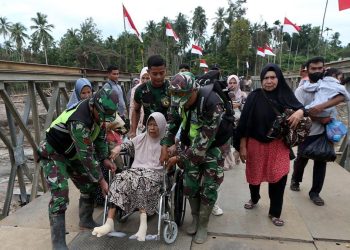 BNPB, TNI, Polri Kerja Keras Pulihkan Daerah Bencana di Sumatra selama 20 Jam per Hari