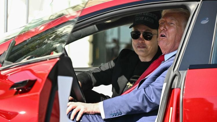 Trump Permudah Produksi Mobil Bensin di AS Meski Ogah Mobil Listrik