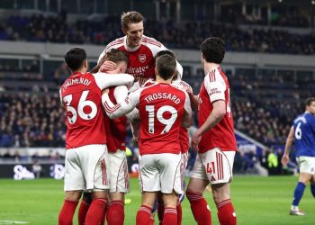 Arsenal Geser Man City, Villa Siaga Mengawasi